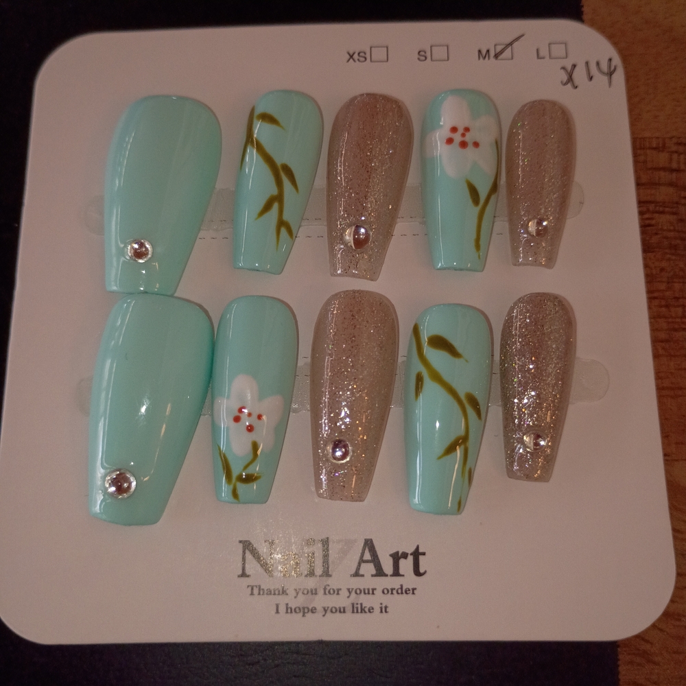 Floral Nail Art Set with Rhinestones